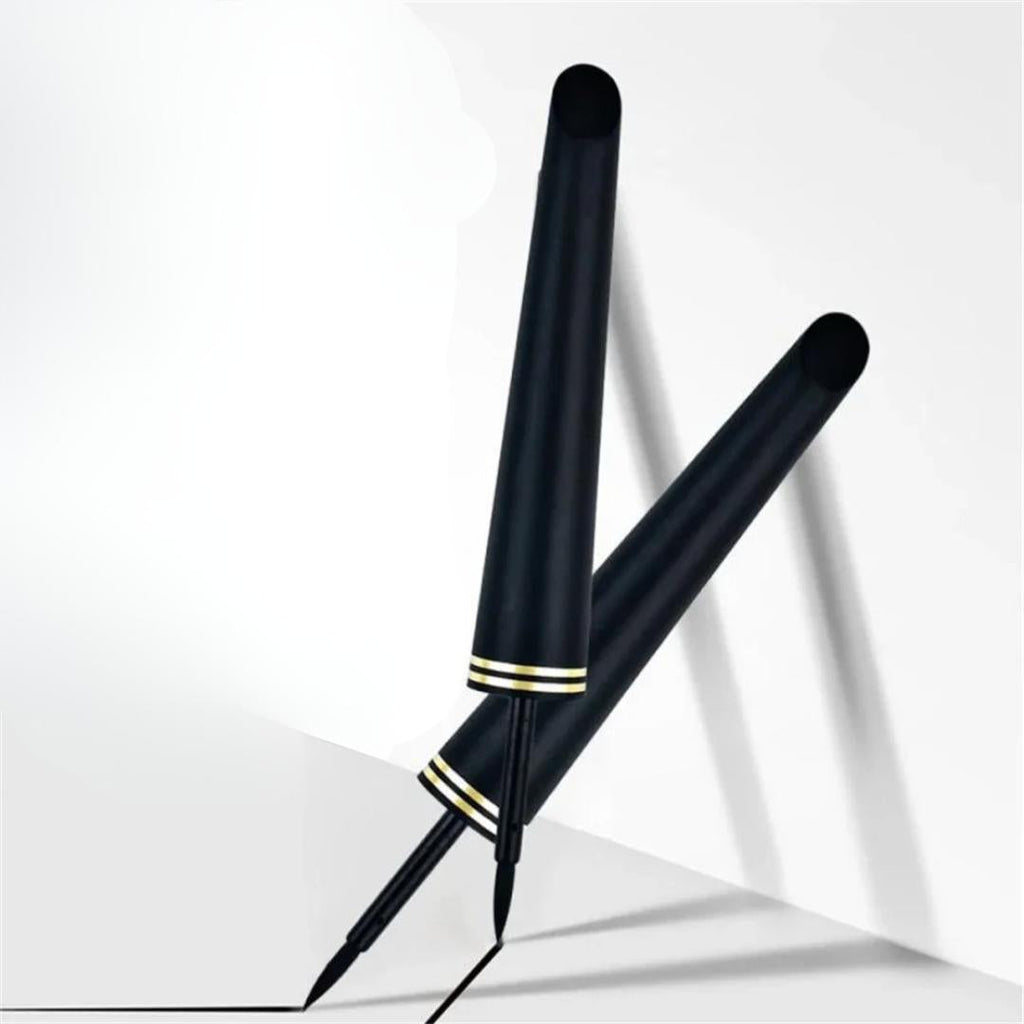 Eyeliner de Précision – Tracé Parfait et Définition Intense